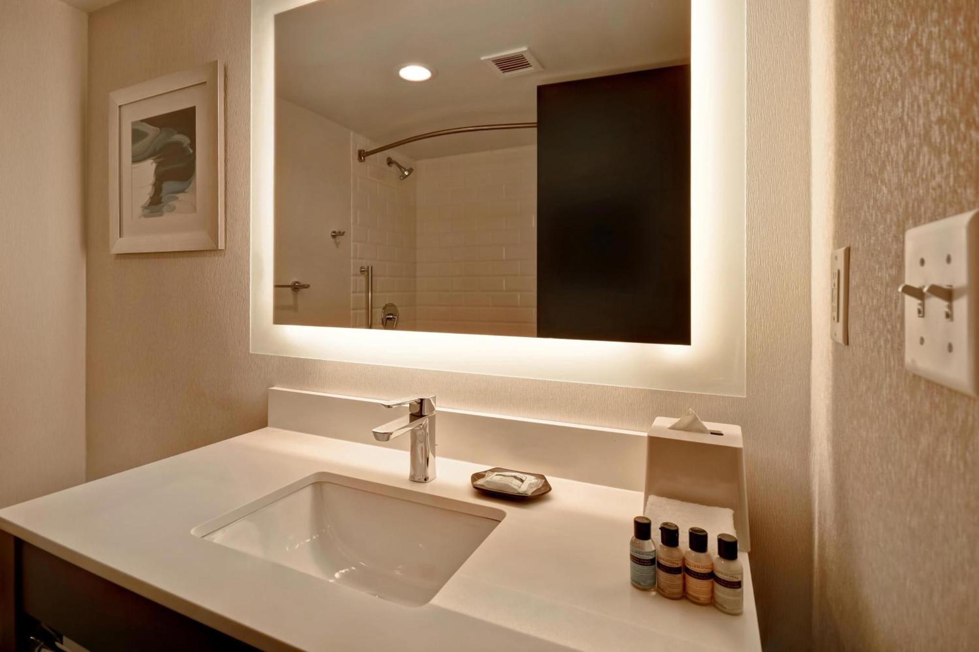 Four Points By Sheraton Boston Newton Extérieur photo